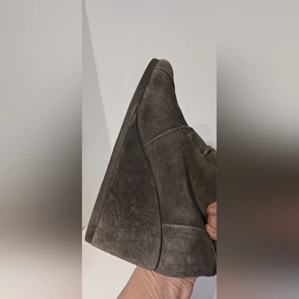 TOMS SZ.‎ 8 Gray Heeled Booties